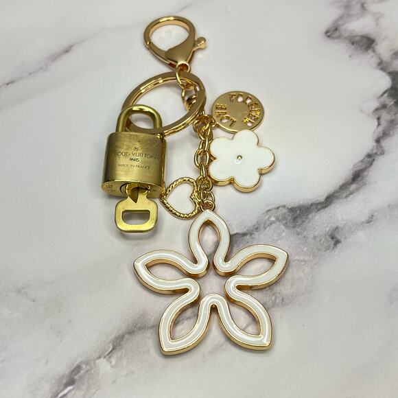 Louis Vuitton Lock & Key #317 with a Floral Charm Keychain | White & Rhinestone - Picture 5 of 6